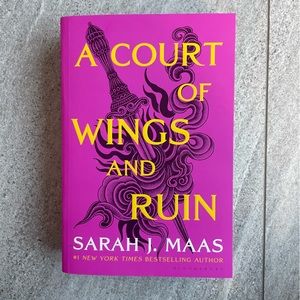 A Court of Wings and Ruin - Like new